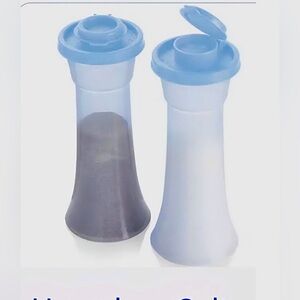 NEW (NIP) Tupperware Large Hourglass Salt and Pepper Shakers w/ Light Blue Seals